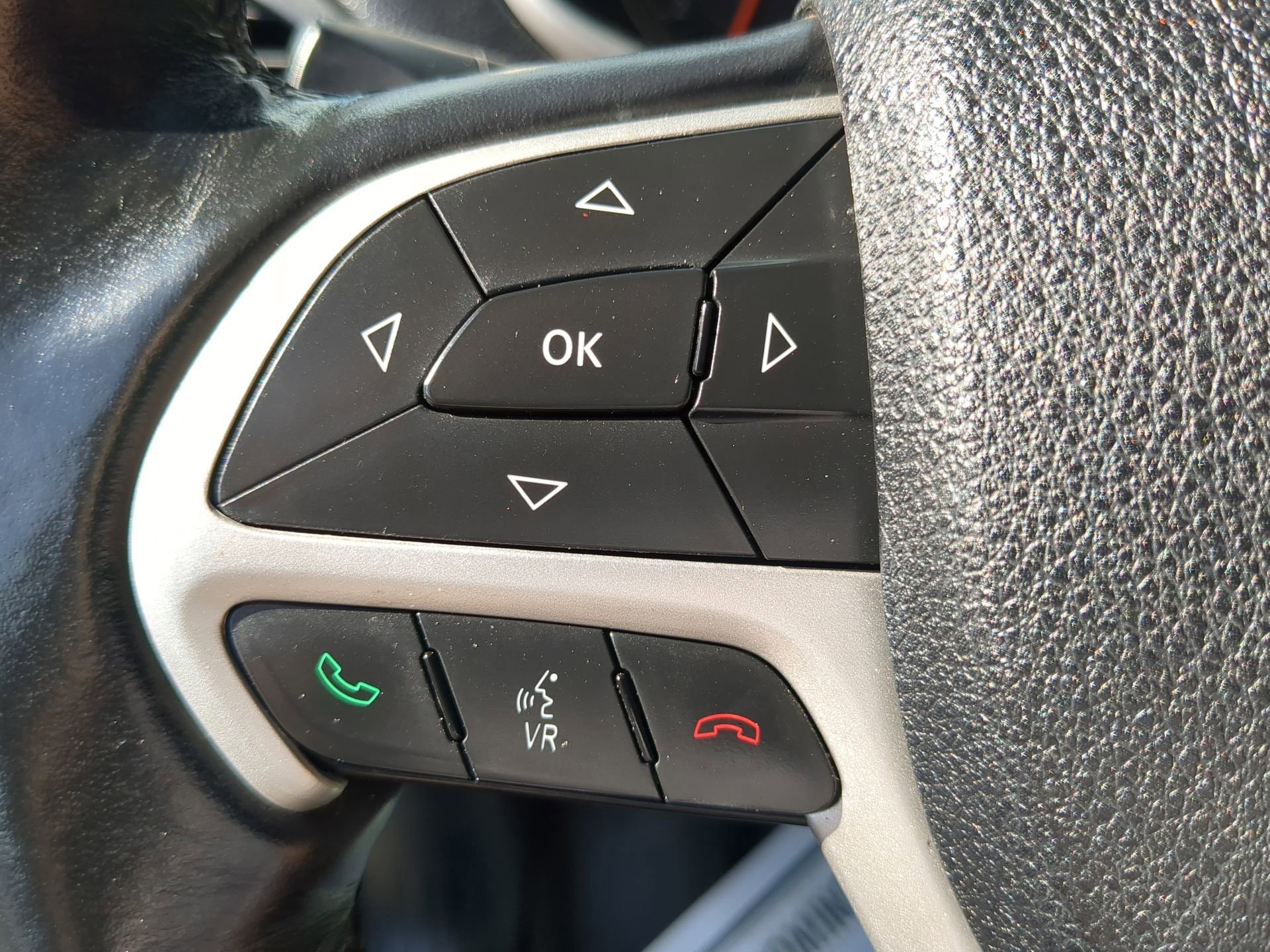 Used 2016 Jeep Cherokee Trailhawk w/ Comfort/Convenience Group image 60