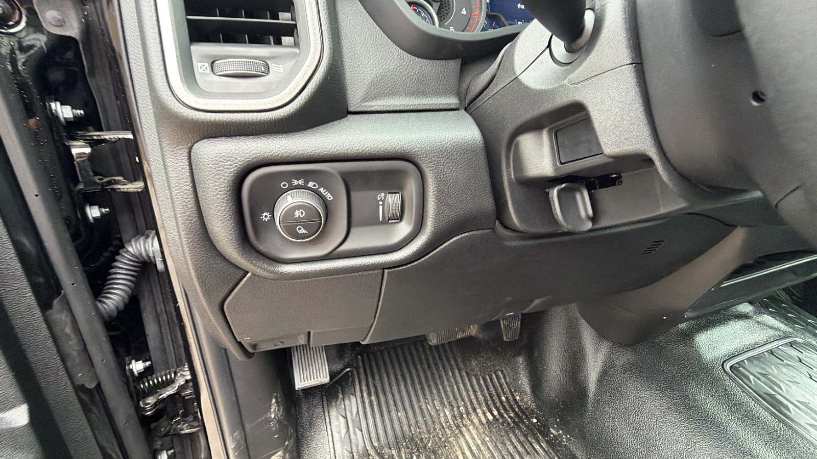 New 2025 RAM 5500 Tradesman w/ Safety Group AWD/4WD image 21