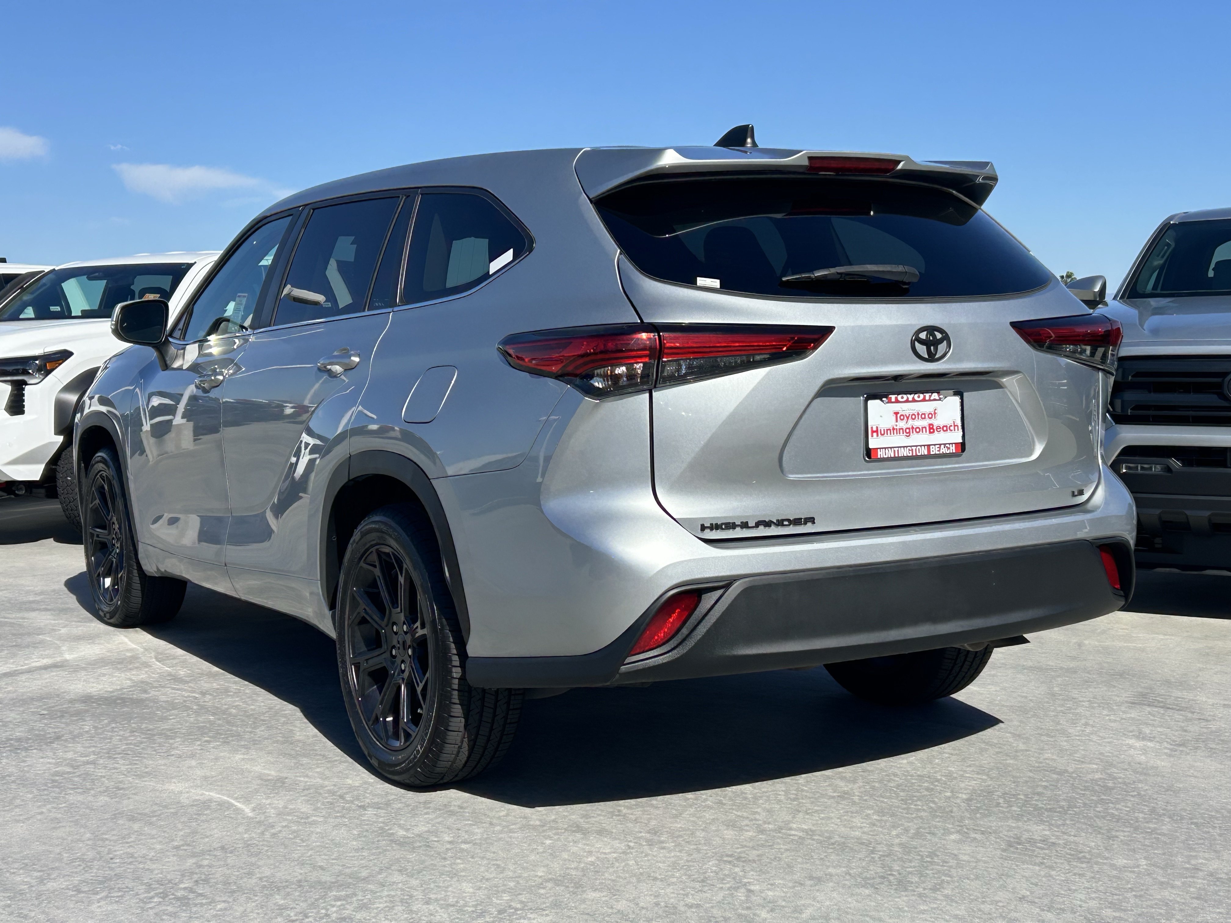 Certified 2023 Toyota Highlander LE FWD image 5