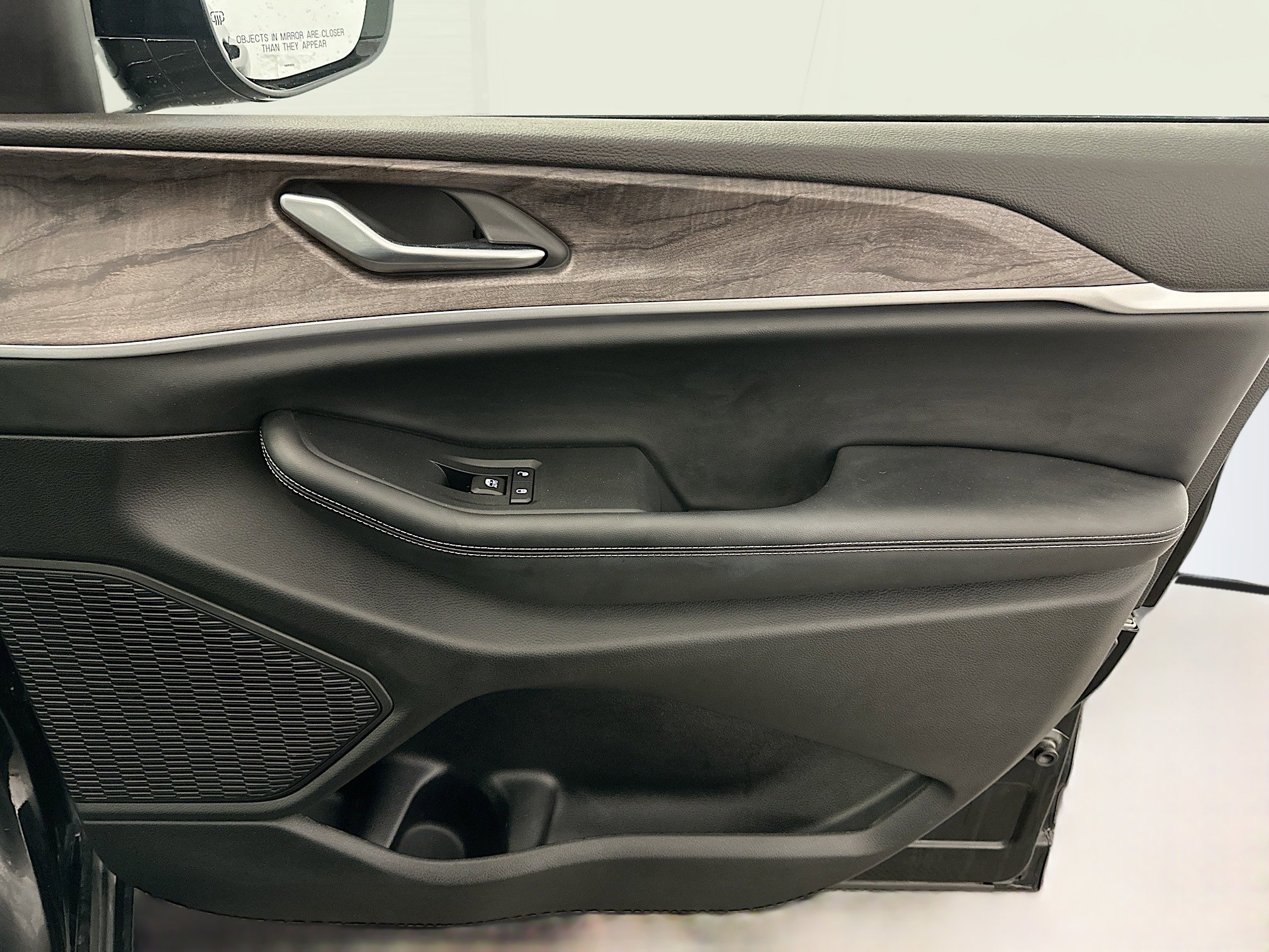 Used 2023 Jeep Grand Cherokee Limited w/ Black Appearance Package image 34