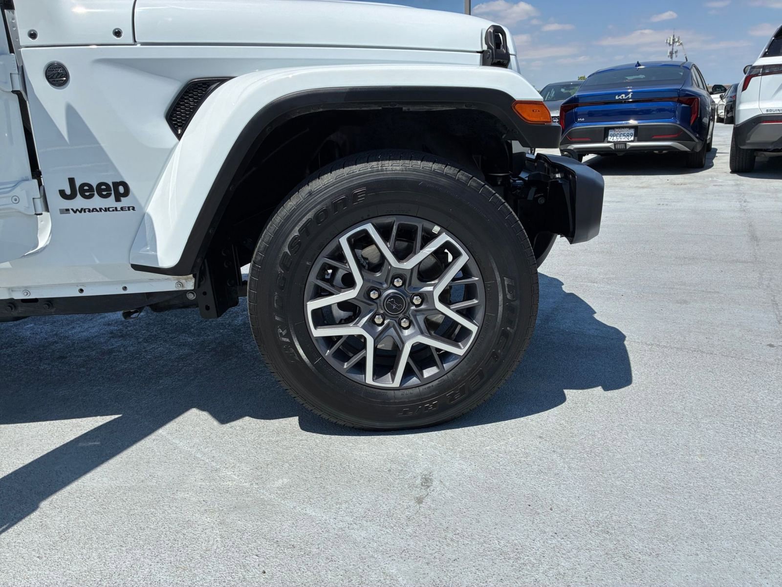 Used 2025 Jeep Wrangler Unlimited Sahara AWD/4WD image 29