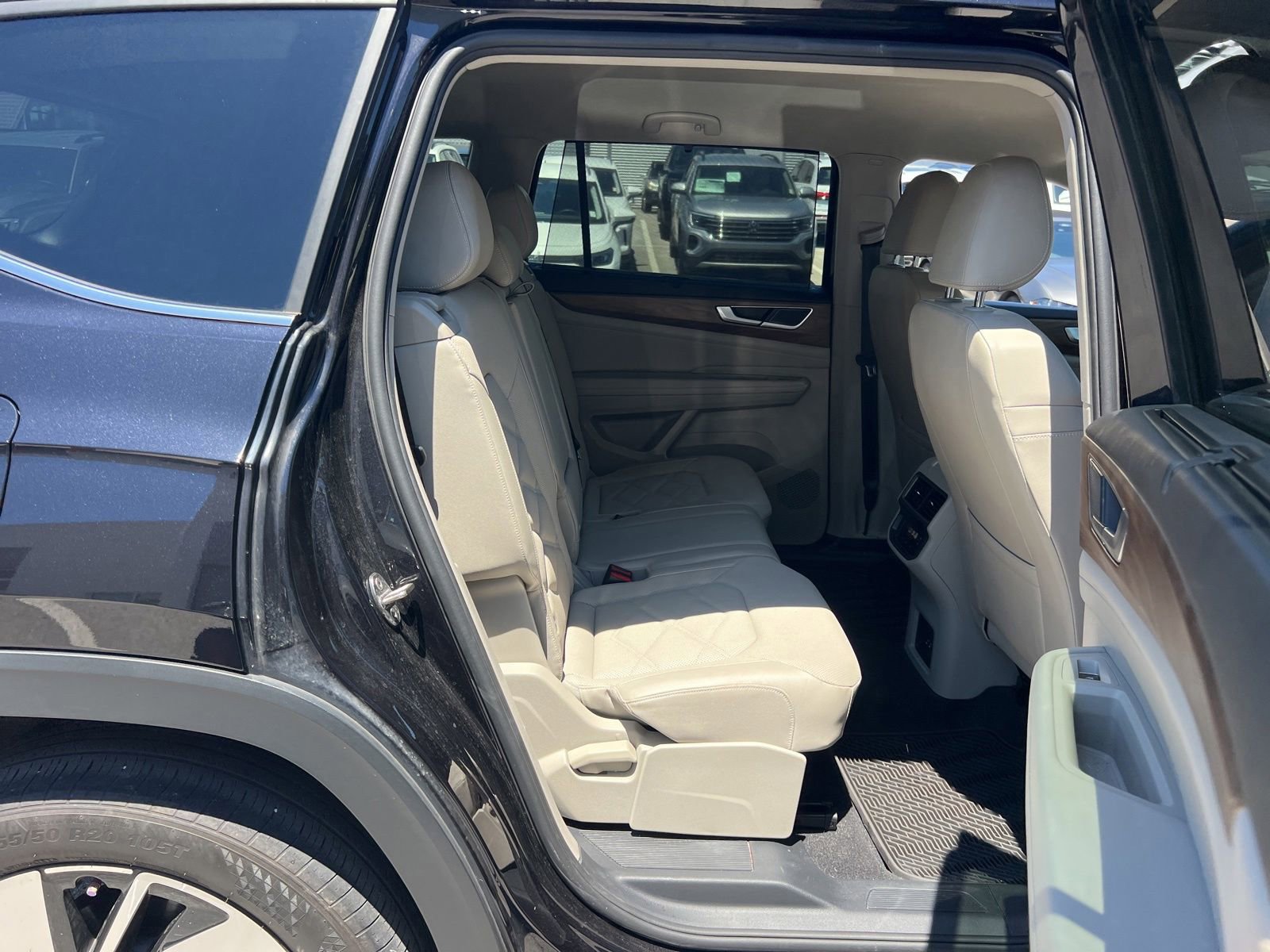 Used 2024 Volkswagen Atlas SE FWD image 37