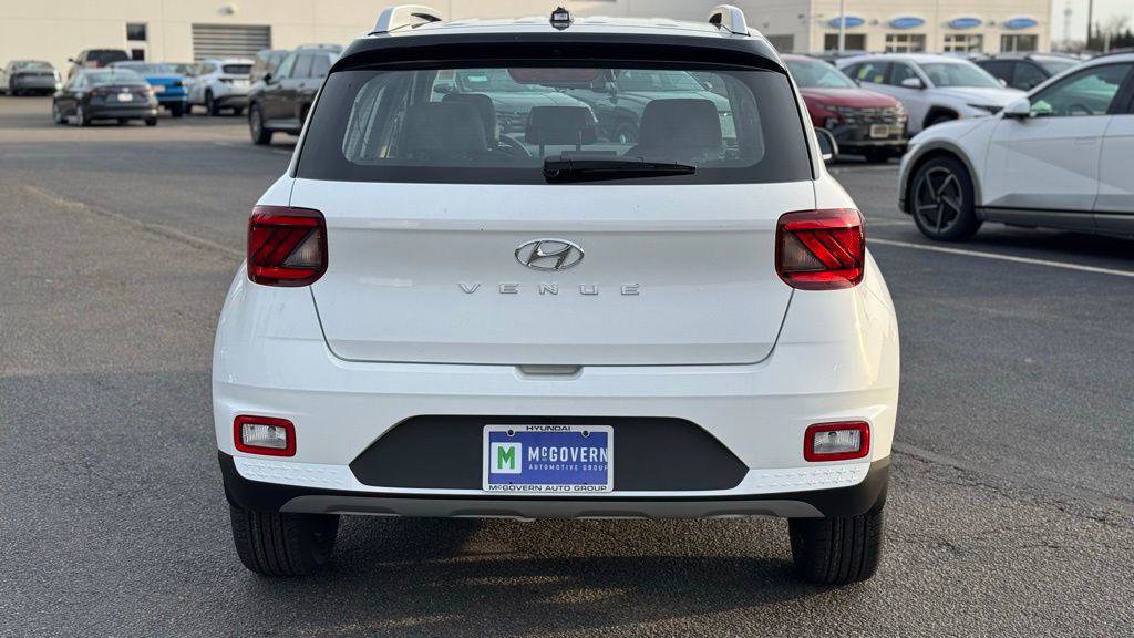 New 2026 Hyundai Venue SEL FWD image 3