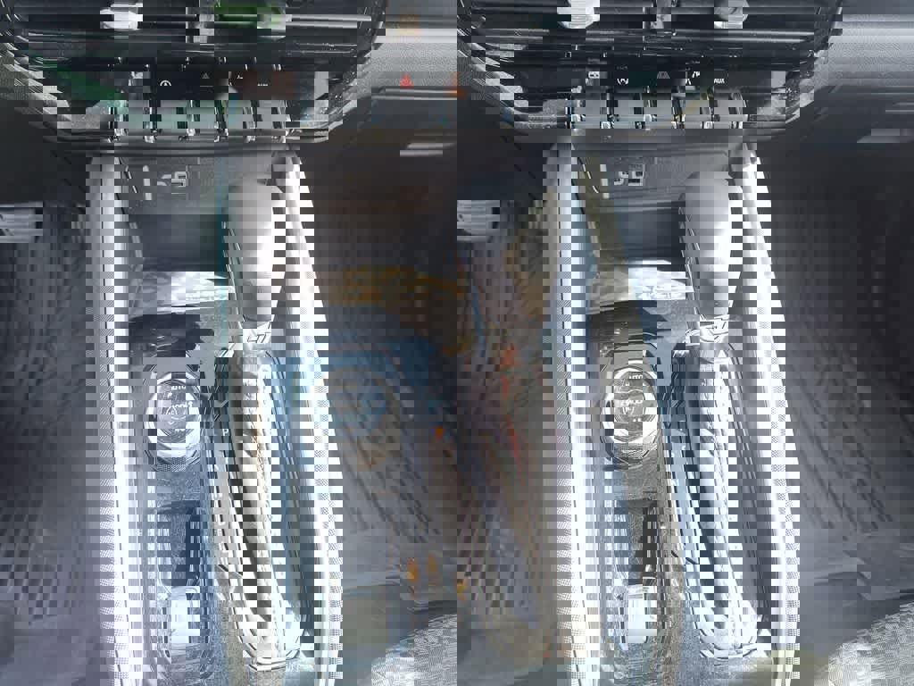 Used 2024 Chevrolet Colorado Z71 w/ Z71 Convenience Package 2 image 19