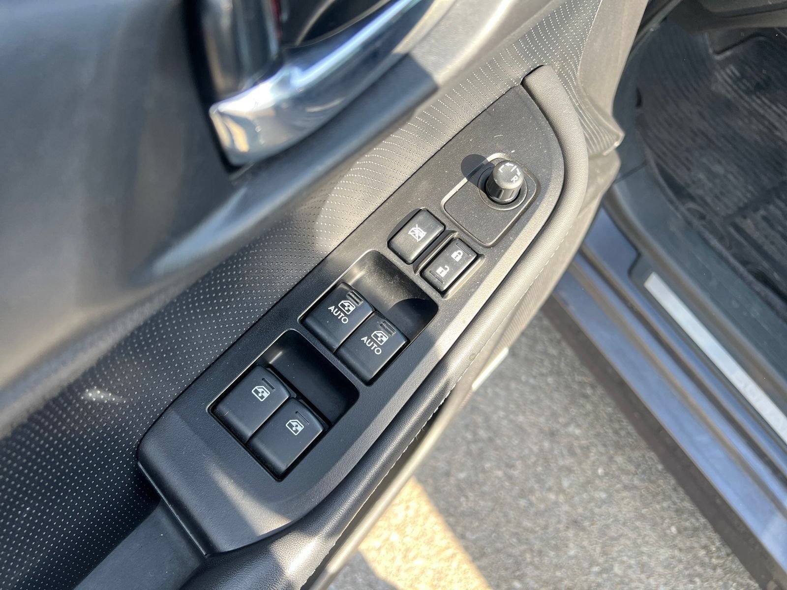 Used 2015 Subaru Legacy 2.5i Limited AWD/4WD image 13