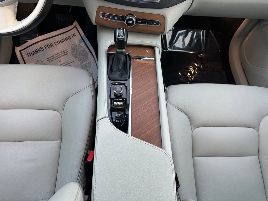 Used 2021 Volvo XC90 T6 Momentum image 18