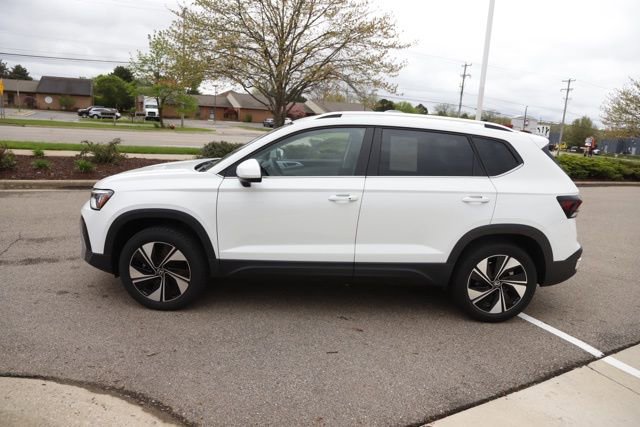 Used 2025 Volkswagen Taos SE AWD/4WD image 7