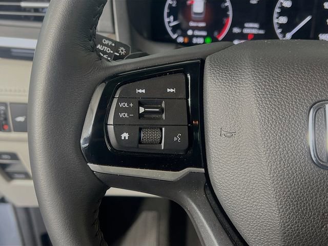 Used 2025 Honda Odyssey Touring image 17
