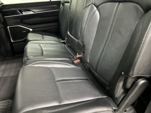 Used 2024 Jeep Wagoneer L Series II w/ Flexible Seating Group RWD image 11