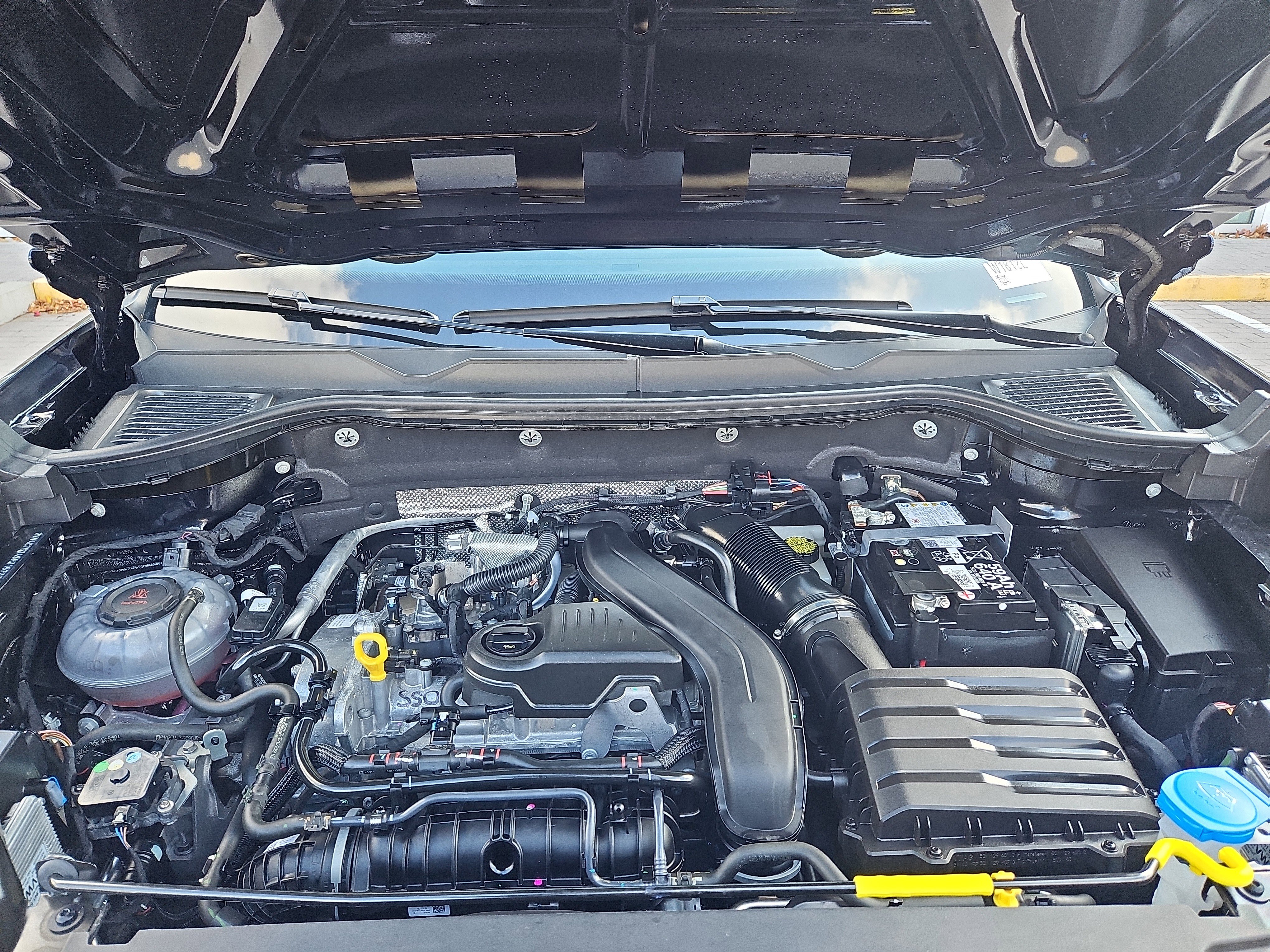 Used 2025 Volkswagen Taos SEL image 35