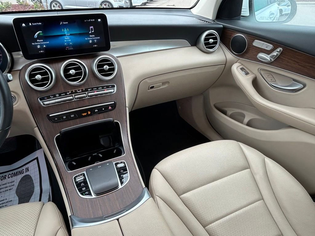 Used 2022 Mercedes-Benz GLC 300 image 11