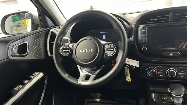 Used 2023 Kia Soul LX w/ LX Technology Package image 16