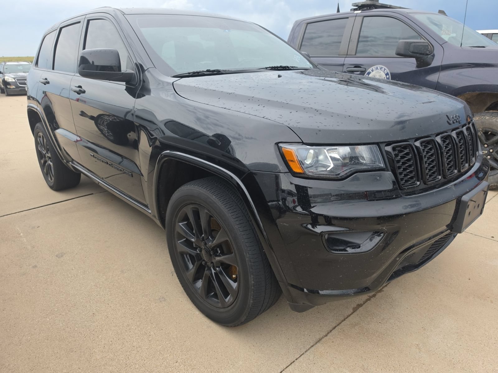 Used 2022 Jeep Grand Cherokee Laredo X AWD/4WD image 4