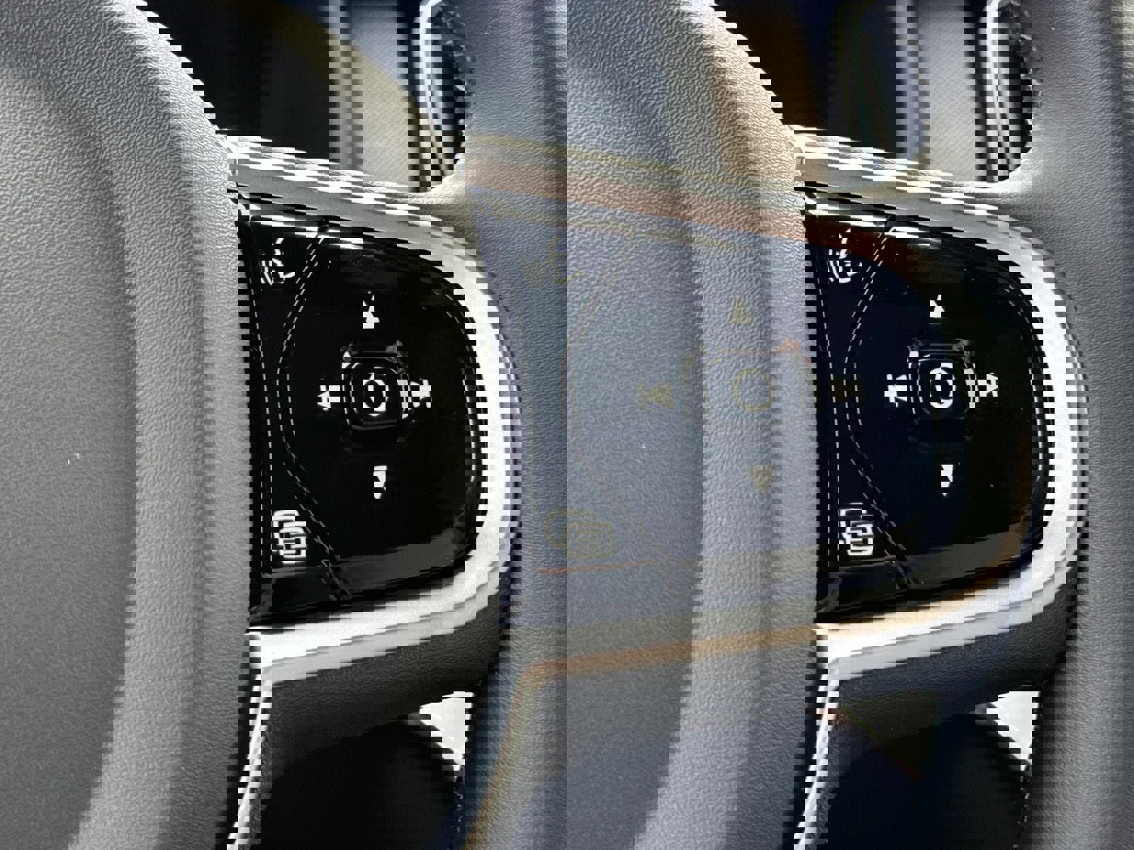 New 2026 Volvo XC90 B6 Plus w/ Protection Package Premier image 25