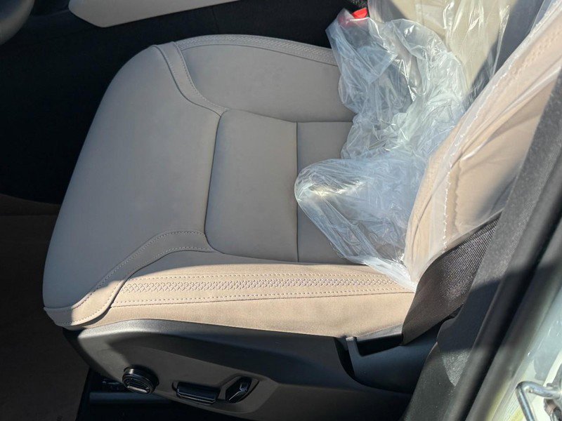 New 2026 Volvo XC90 T8 Plus w/ Protection Package Premier image 15