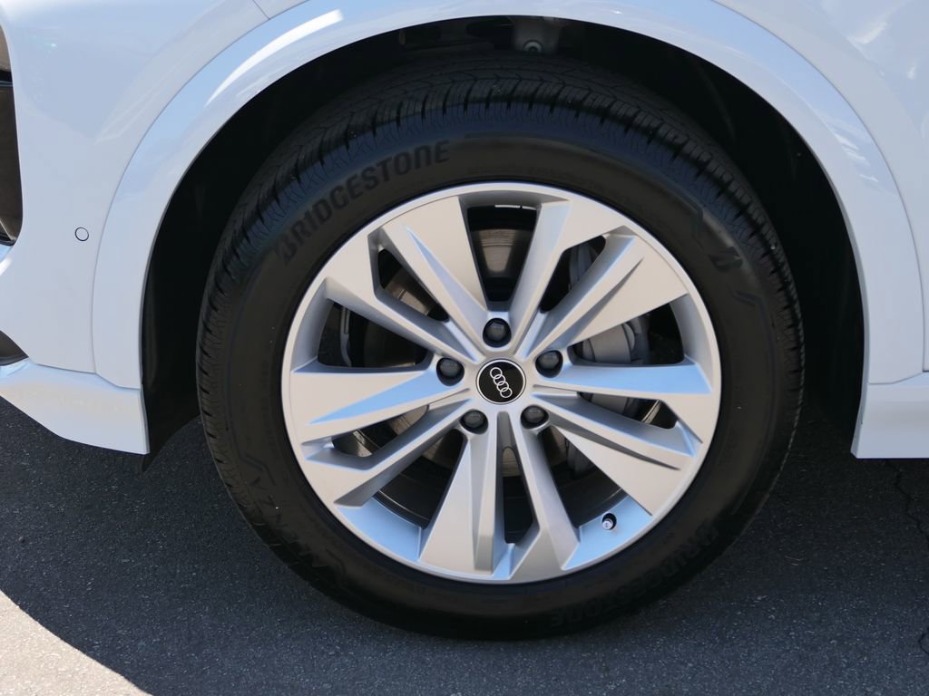 Used 2025 Audi Q6 e-tron Premium image 28