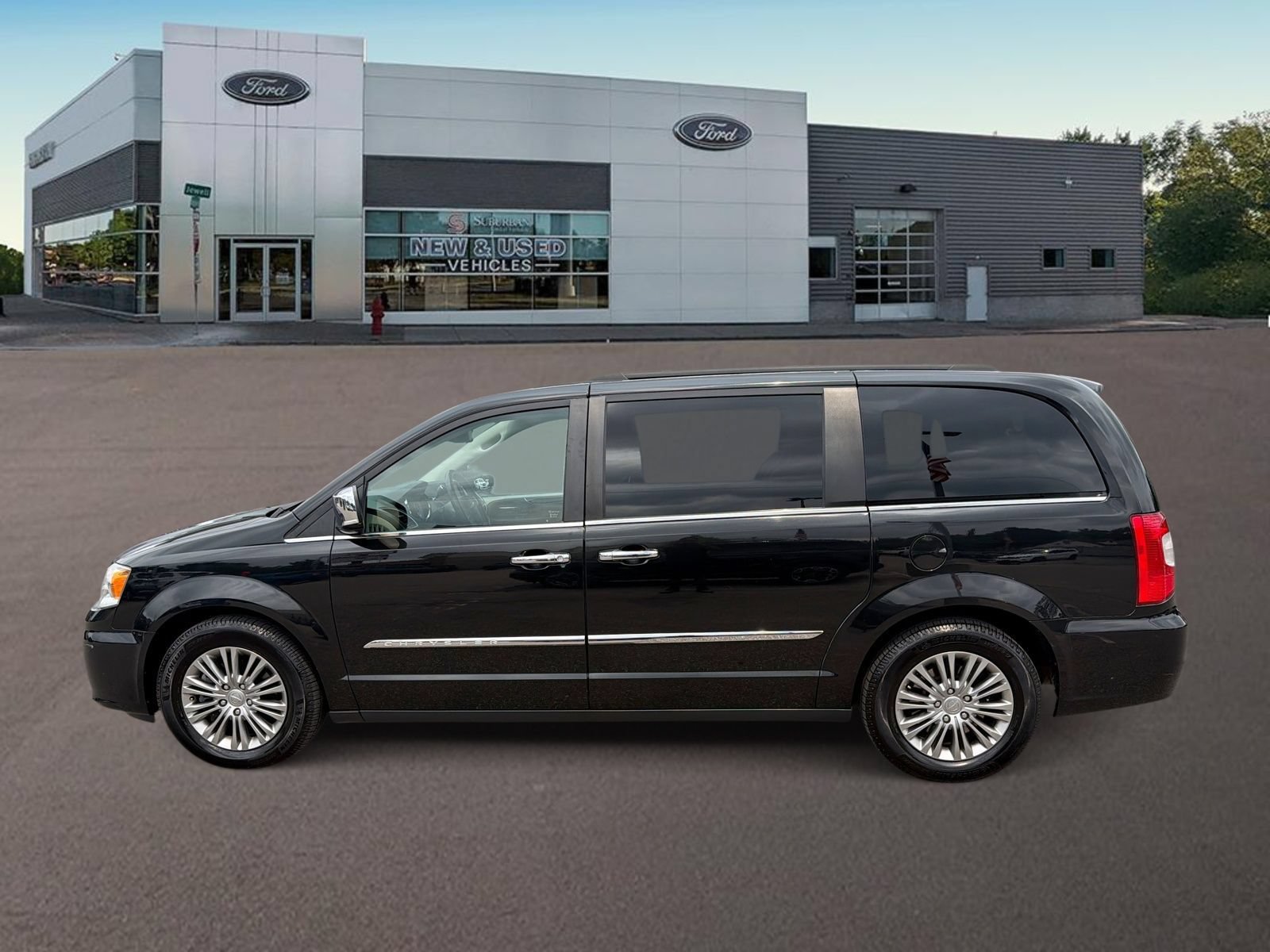 Used 2016 Chrysler Town & Country Touring-L w/ Driver Convenience Group FWD image 6