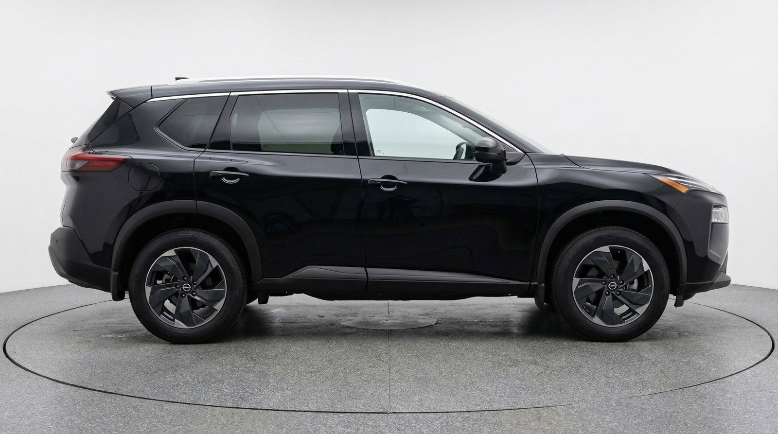 Used 2025 Nissan Rogue SV FWD image 11