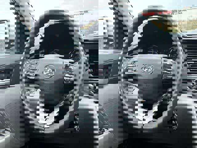 Used 2020 Hyundai Elantra SEL image 23