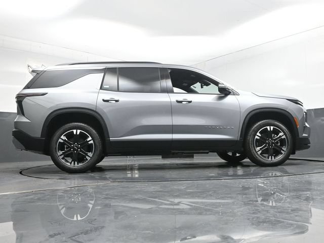 New 2027 Chevrolet Traverse LT w/ Sun and Wheel Package FWD image 32