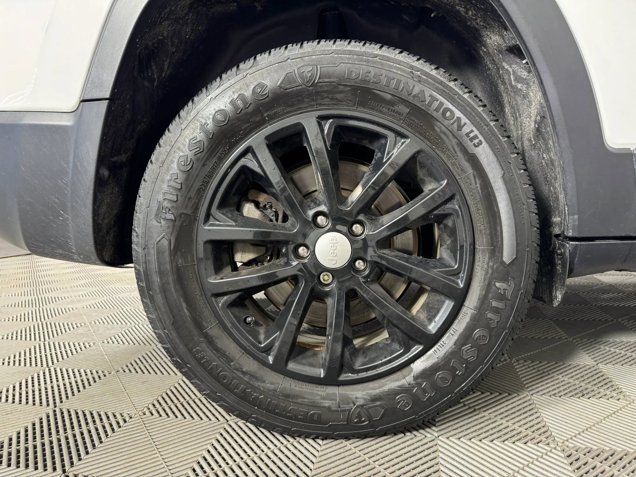 Used 2019 Jeep Cherokee Latitude w/ Cold Weather Group AWD/4WD image 42