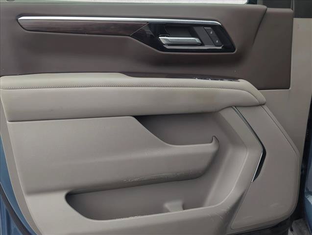 Used 2025 Chevrolet Suburban LS AWD/4WD image 6