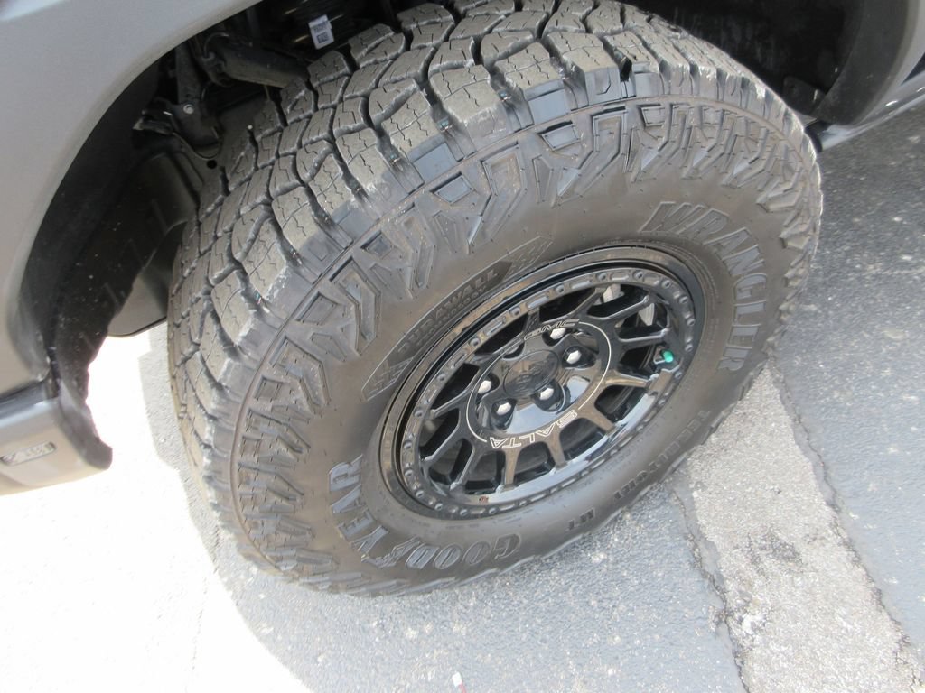 Certified 2024 GMC Canyon AT4X w/ AT4X AEV Edition AWD/4WD image 16