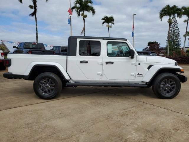 New 2025 Jeep Gladiator Sport image 3