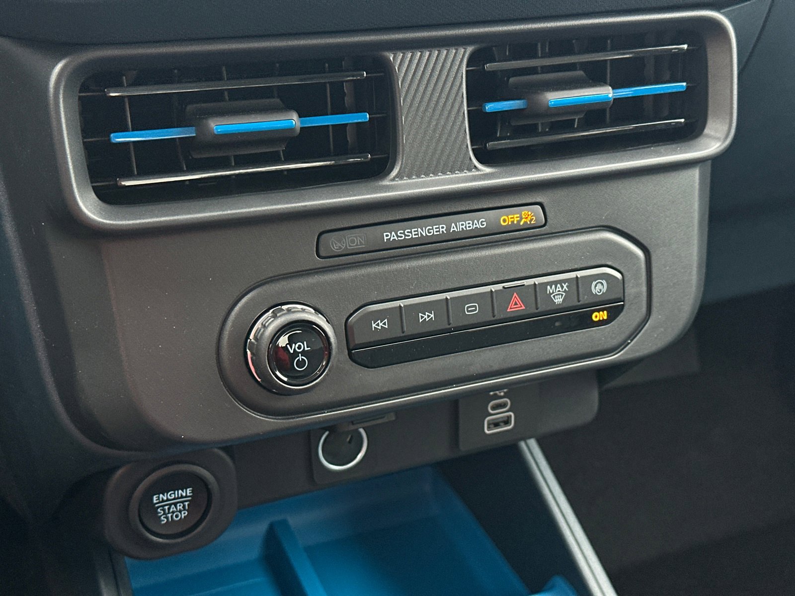 New 2025 Ford Maverick XLT w/ XLT Luxury Package image 28