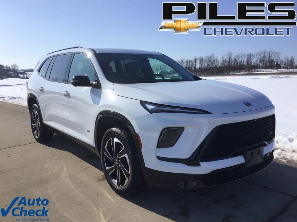 Used 2025 Buick Enclave Sport Touring image 1