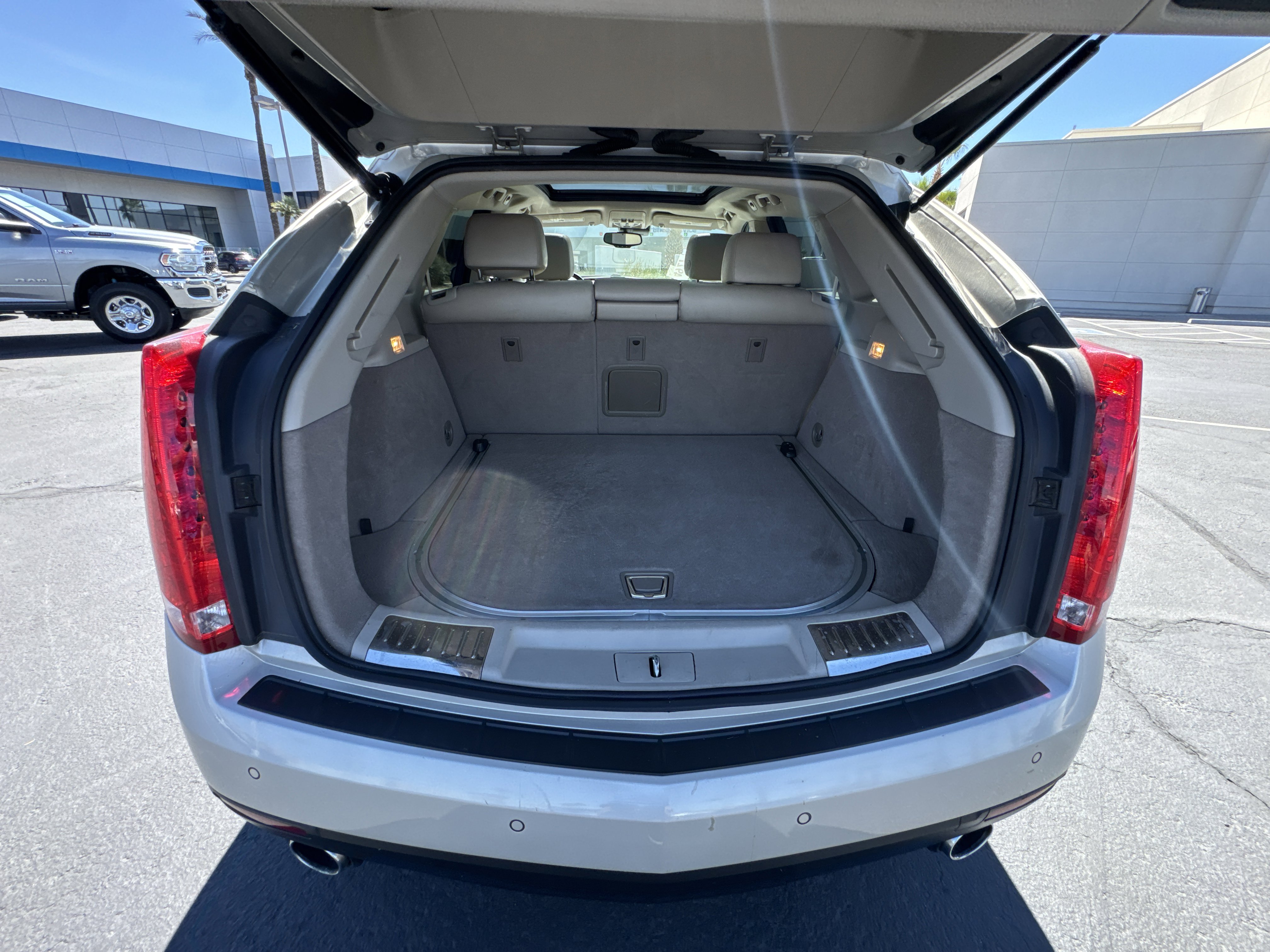 Used 2014 Cadillac SRX Luxury w/ Driver Awareness Package image 27