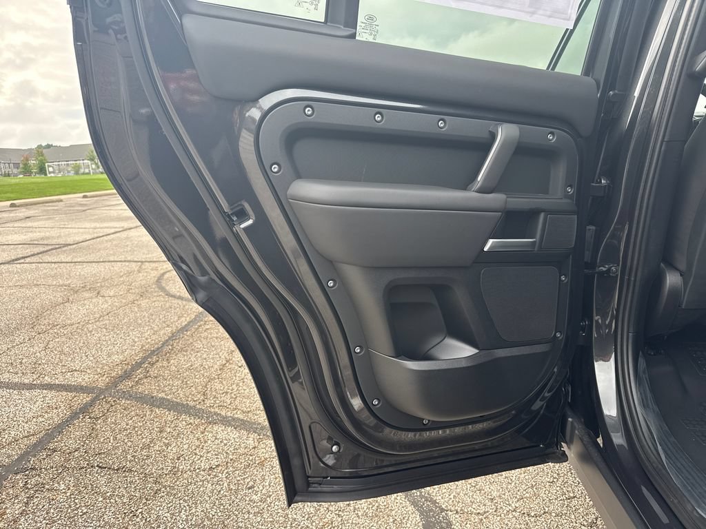 New 2026 Land Rover Defender 110 X-Dynamic SE AWD/4WD image 11