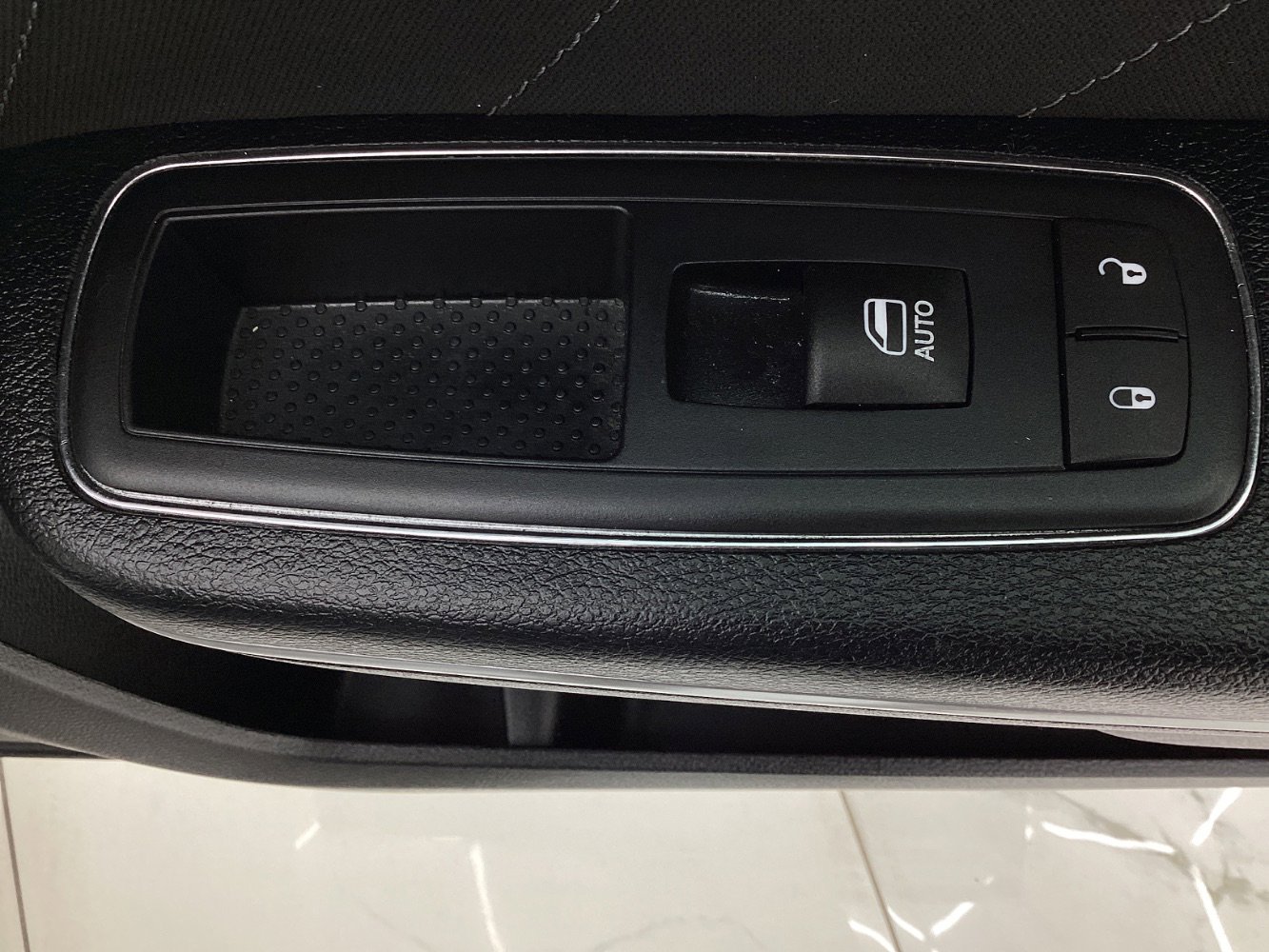 Used 2015 Dodge Charger SXT RWD image 38