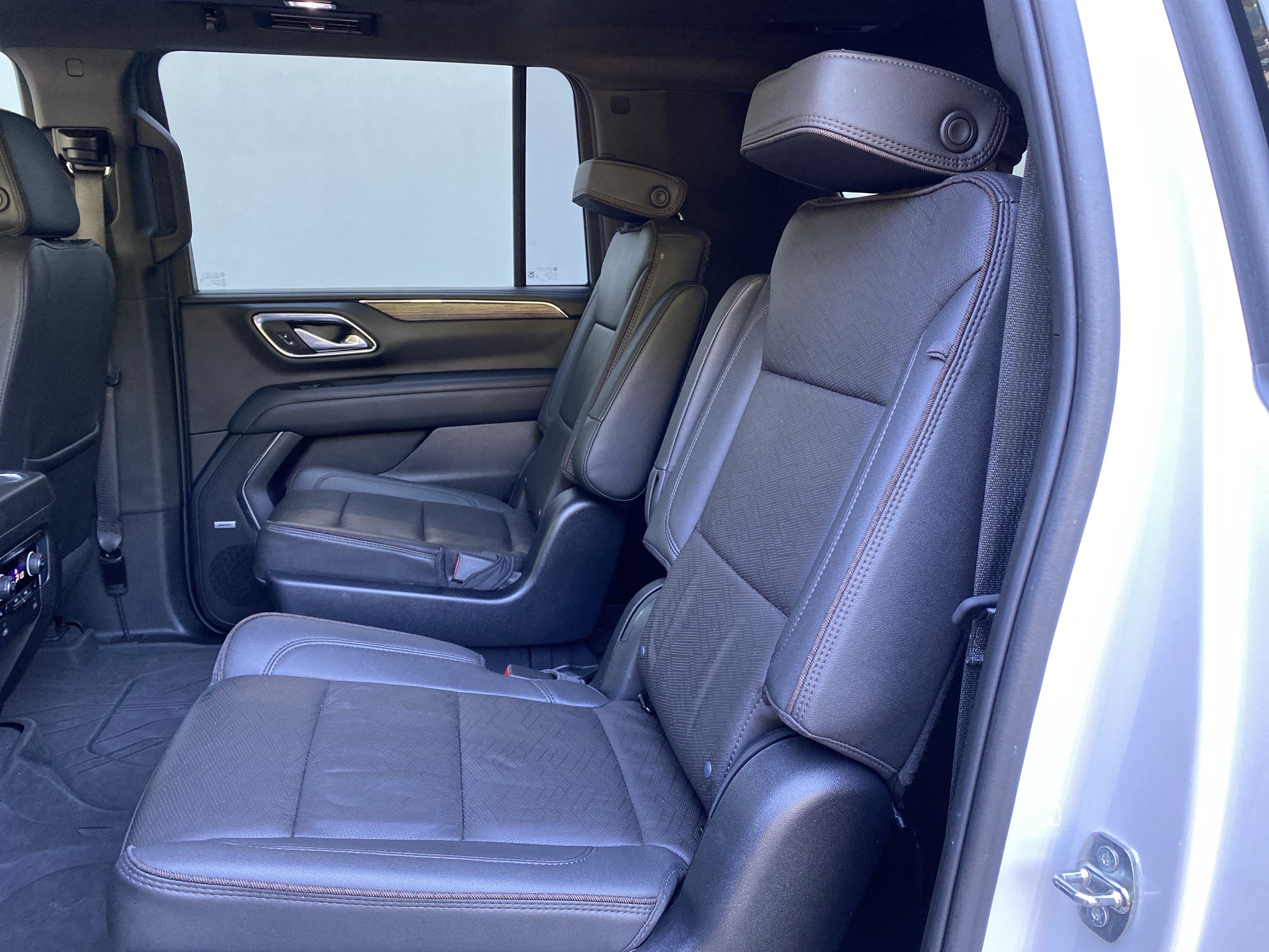 Used 2023 Chevrolet Suburban High Country AWD/4WD image 39