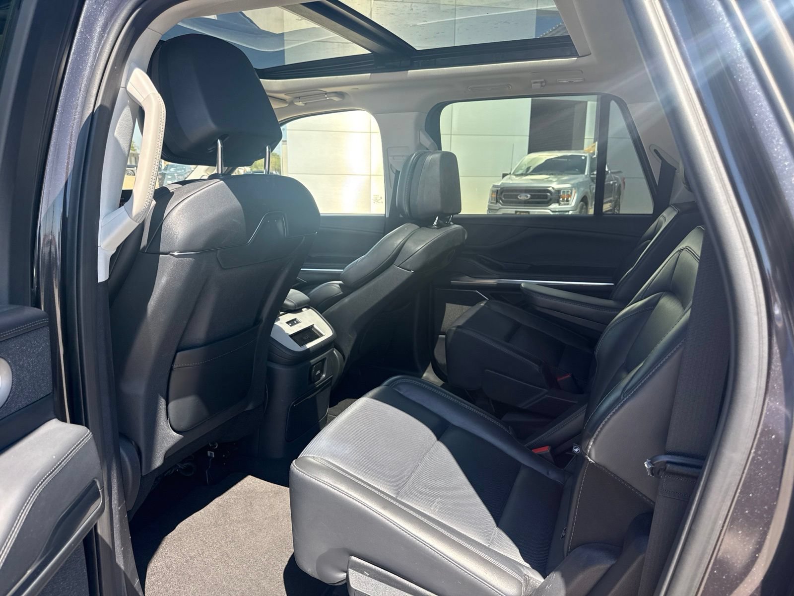 Used 2025 Lincoln Navigator L Reserve AWD/4WD image 10