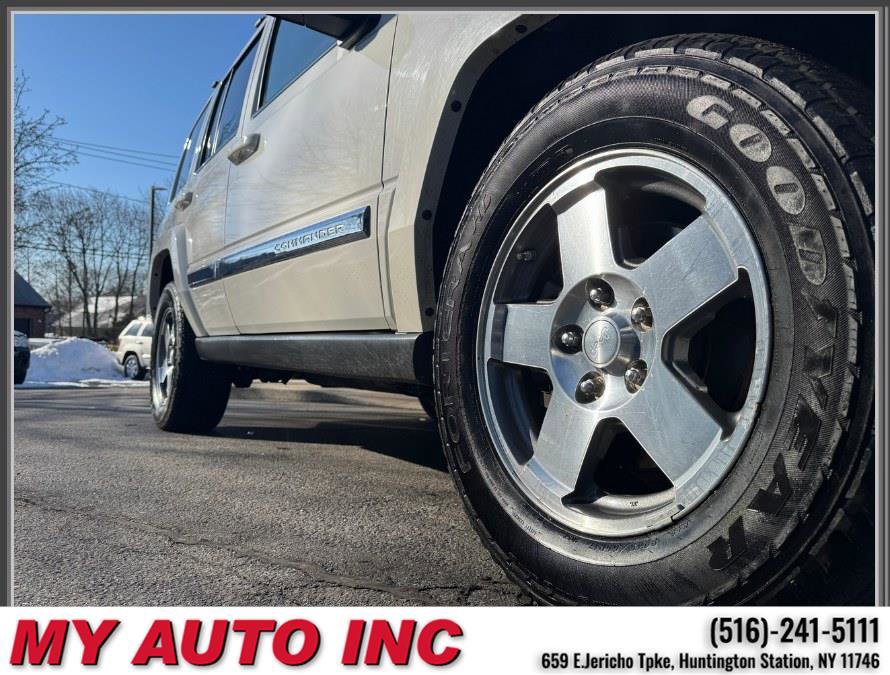 Used 2010 Jeep Commander Sport w/ Sun/Sound Group image 9