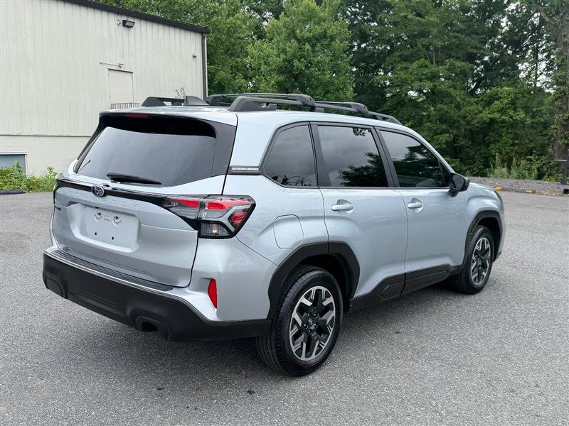 Used 2025 Subaru Forester Premium AWD/4WD image 9