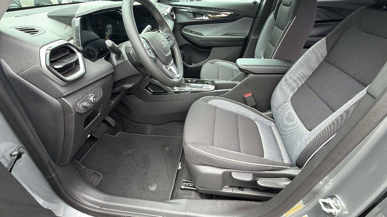 New 2026 Chevrolet TrailBlazer LT w/ Midnight Edition FWD image 16