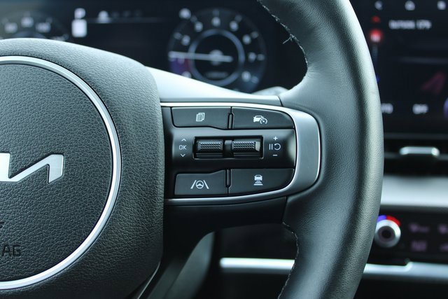 Used 2025 Kia Sportage SX image 29