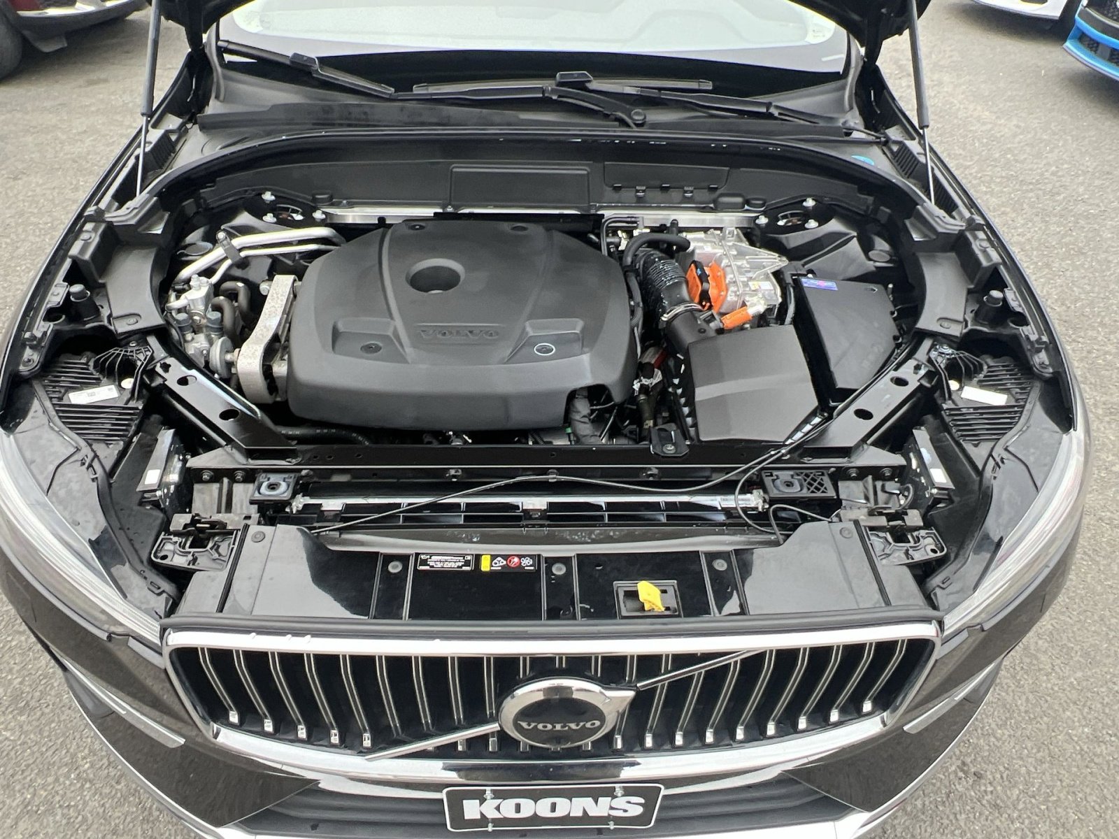 Used 2023 Volvo XC60 T8 Plus w/ Protection Package Premier image 13