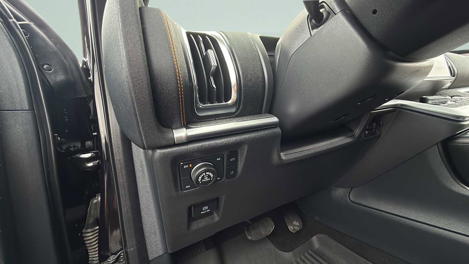 Used 2025 Ford Expedition Tremor image 44