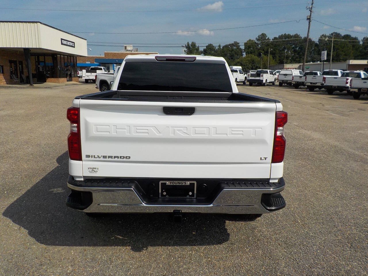 Used 2021 Chevrolet Silverado 1500 LT w/ Fleet Comfort Package AWD/4WD image 4