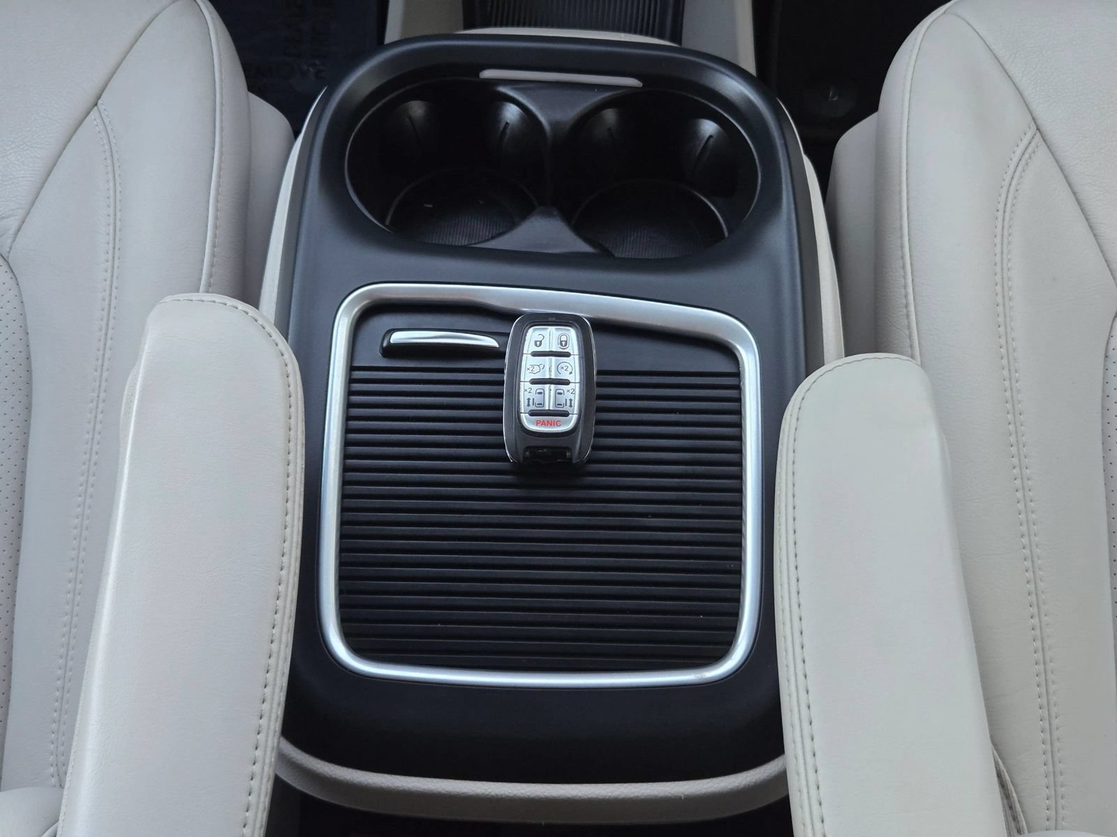 Used 2021 Chrysler Pacifica Touring-L w/ Premium & Safety Sphere Group AWD/4WD image 32