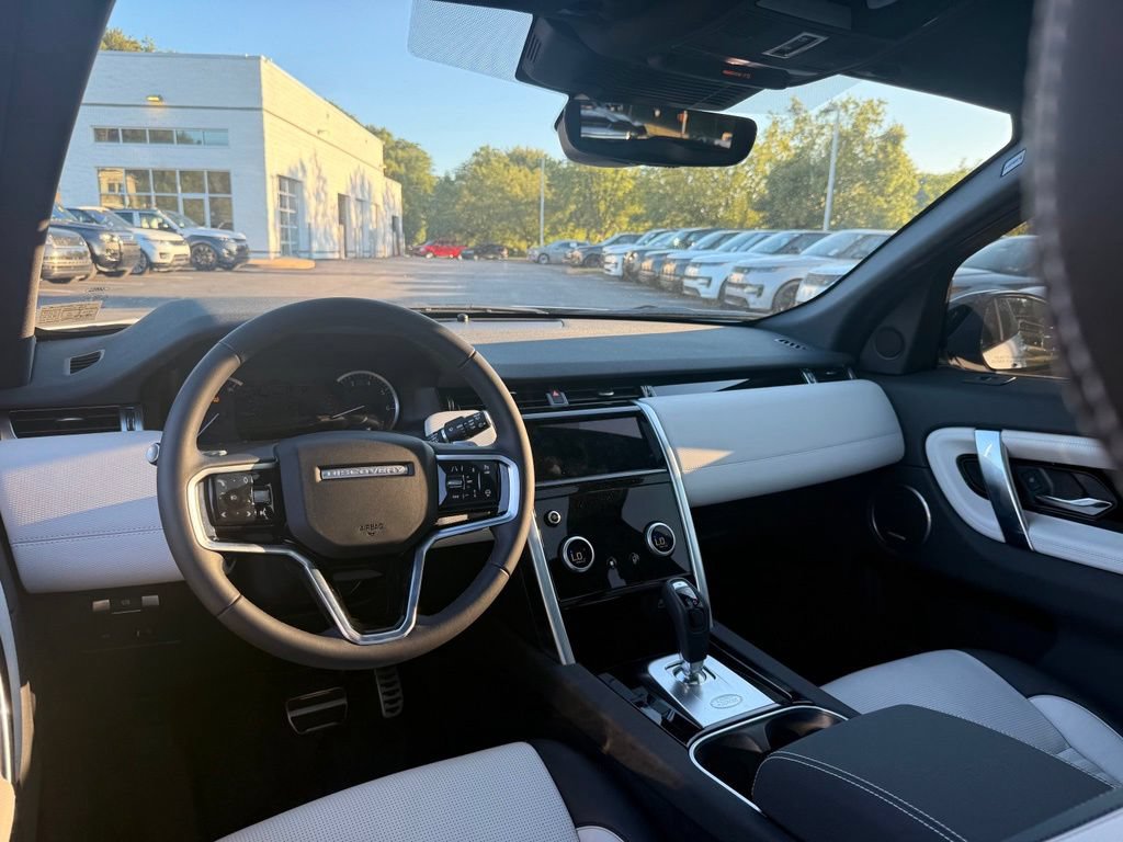 Used 2023 Land Rover Discovery Sport SE R-Dynamic AWD/4WD image 7