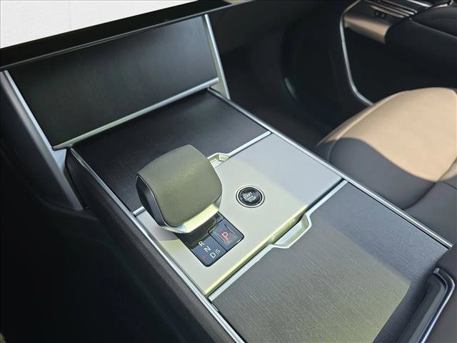 New 2025 Land Rover Range Rover SE image 26