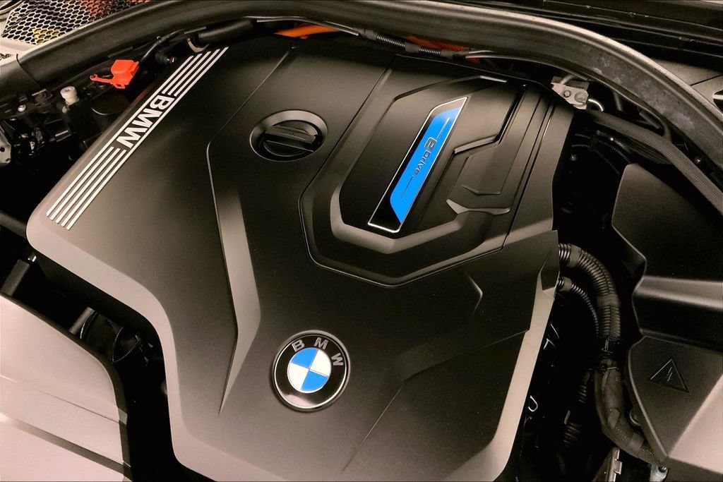 Used 2022 BMW 330e xDrive w/ Premium Package AWD/4WD image 31