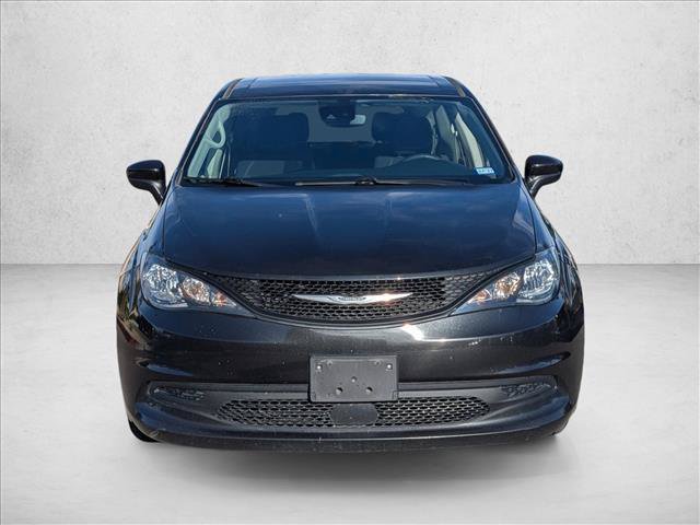 Used 2023 Chrysler Voyager LX FWD image 2