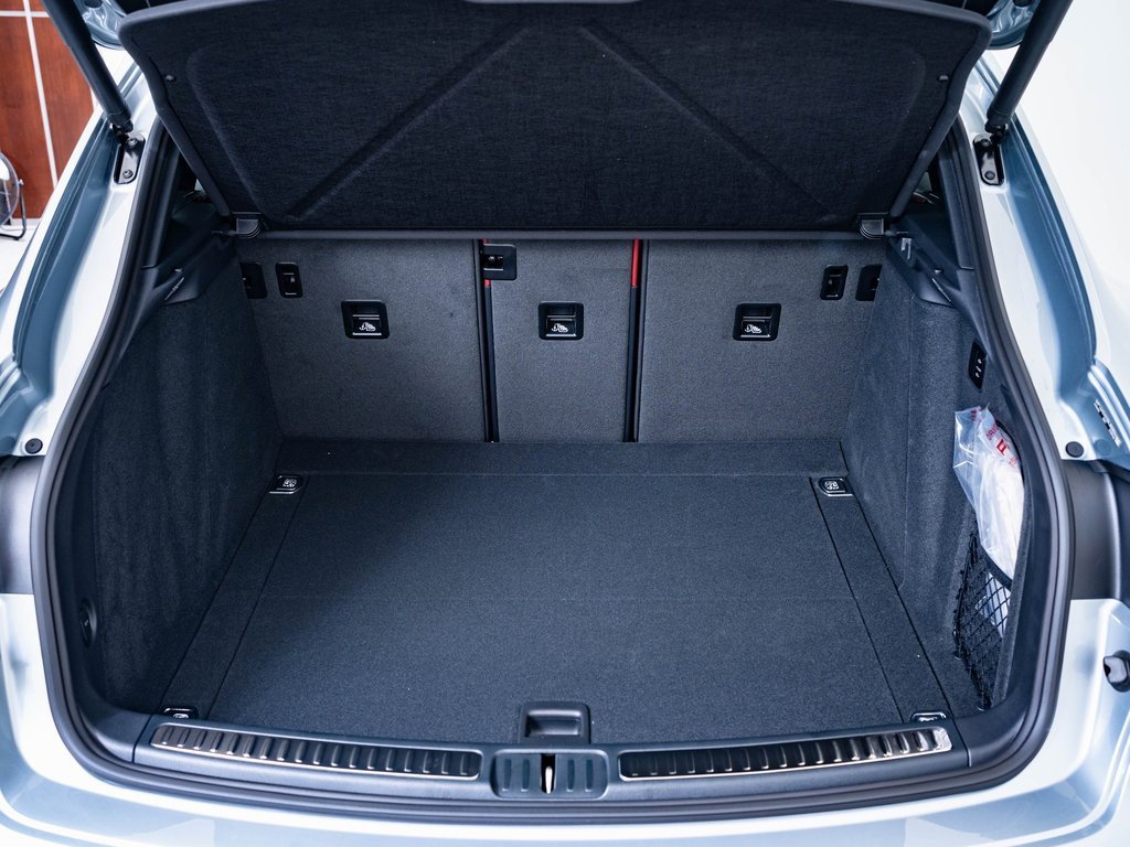 Certified 2025 Porsche Macan image 18