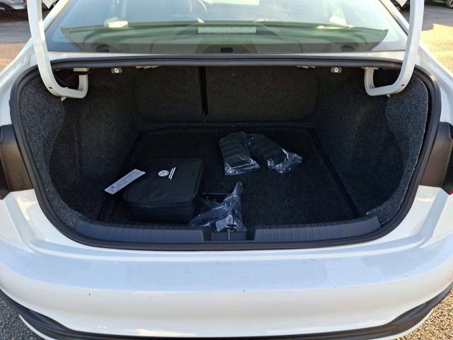 Certified 2023 Volkswagen Jetta Sport image 33