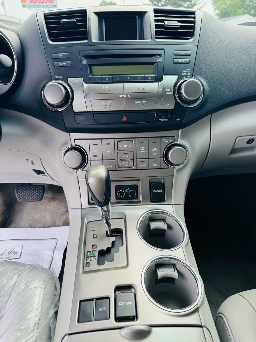 Used 2010 Toyota Highlander SE image 11